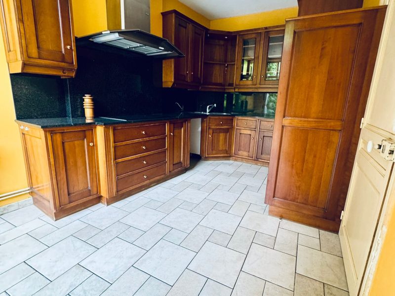 Maison de caractère à Saint-Omer : cuisine indépendante équipée