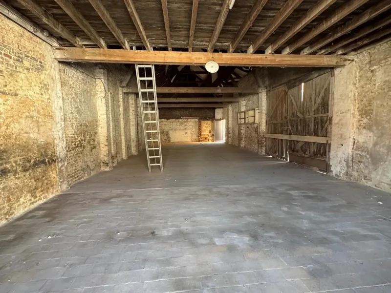 Hangar proche centre-ville, photo 6