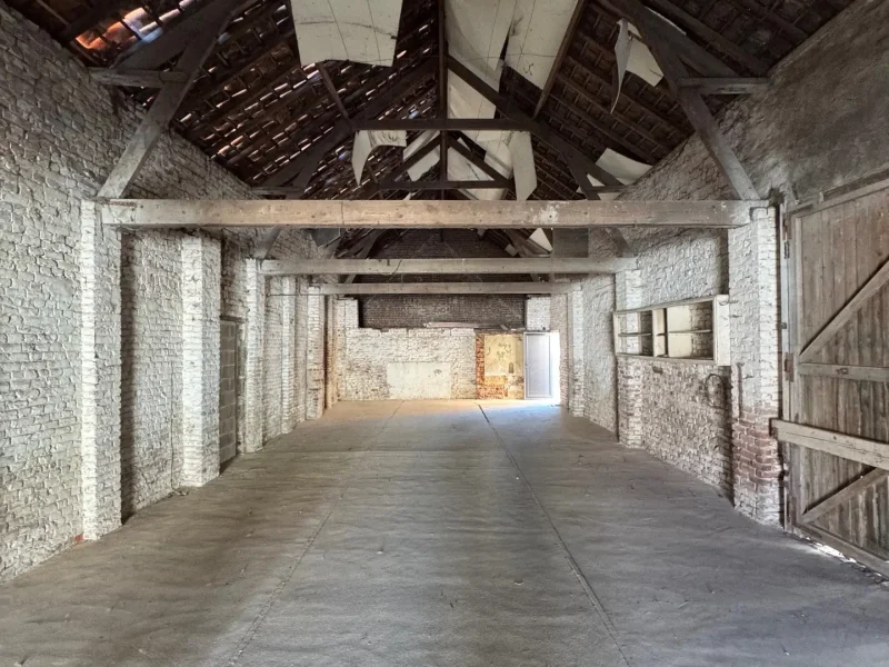 Hangar proche centre-ville, photo 5