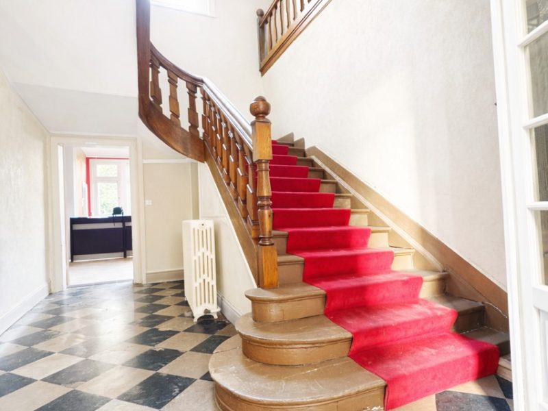 Hall d'entrée à damier de marbre et escalier d'honneur, maison bourgeoise à Saint-Omer