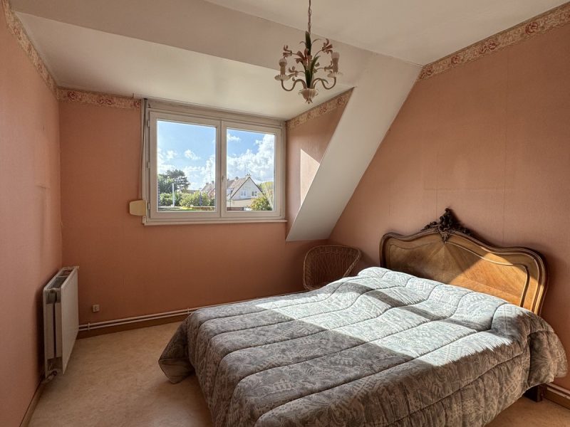 Première chambre à l'étage de la maison à Saint-Martin-lez-Tatinghem