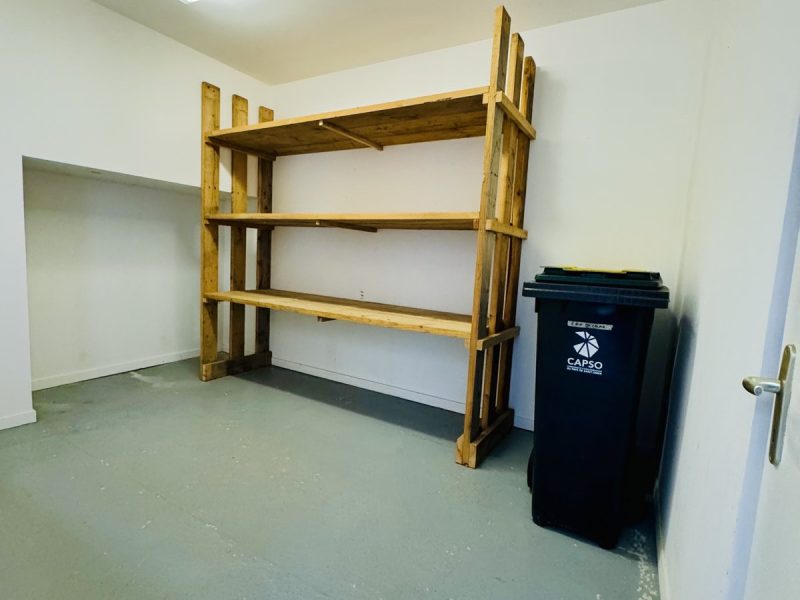 Pièce de rangement au rez-de-chaussée
