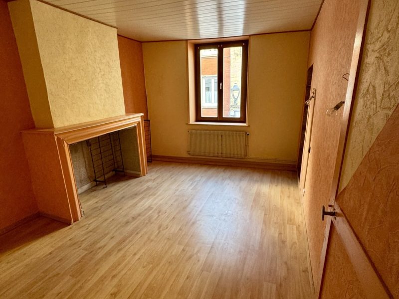 Chambre avec cheminée au premier étage