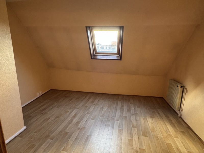 Chambre mansardée au deuxième étage